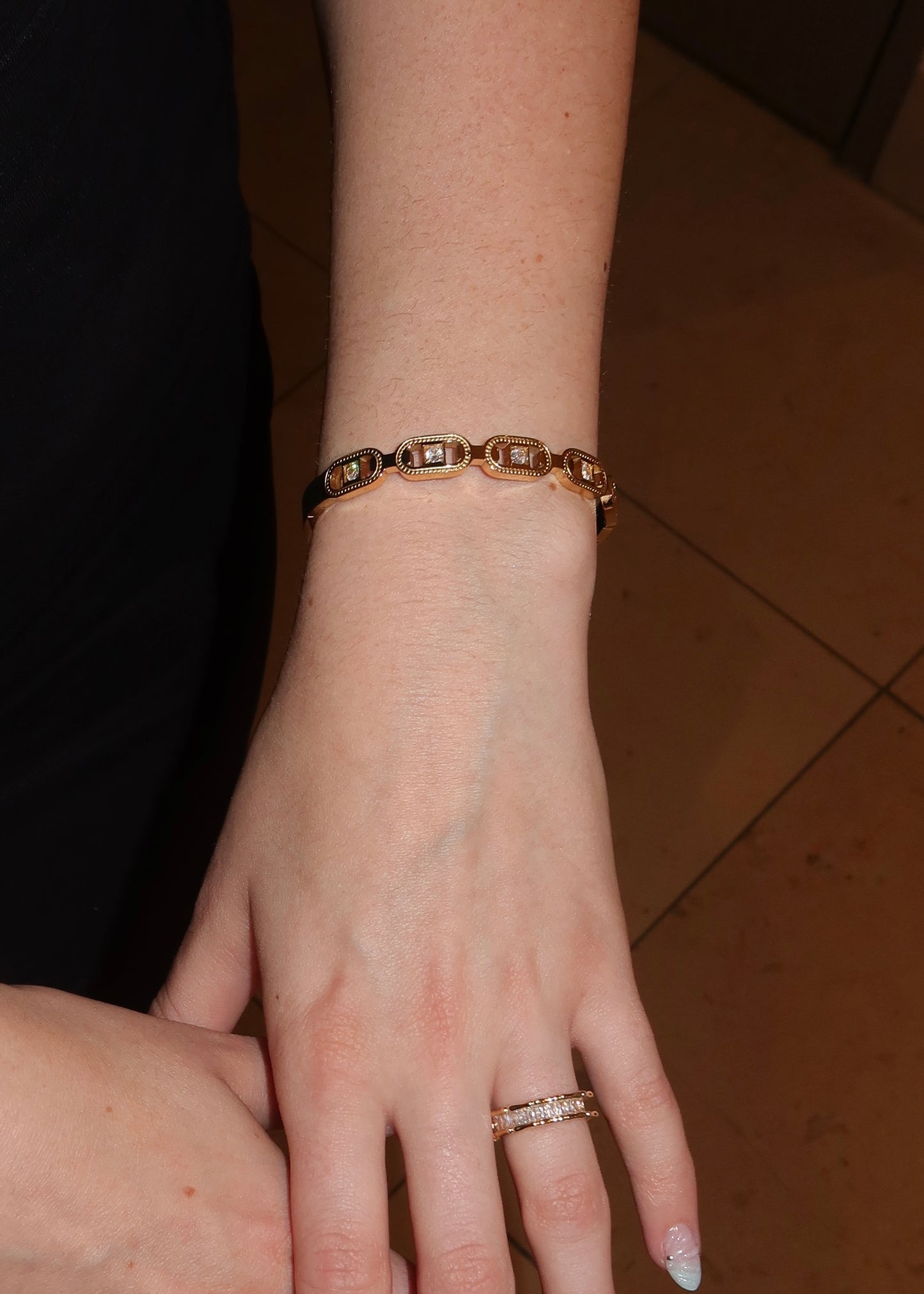 Xenia Bangle Gold