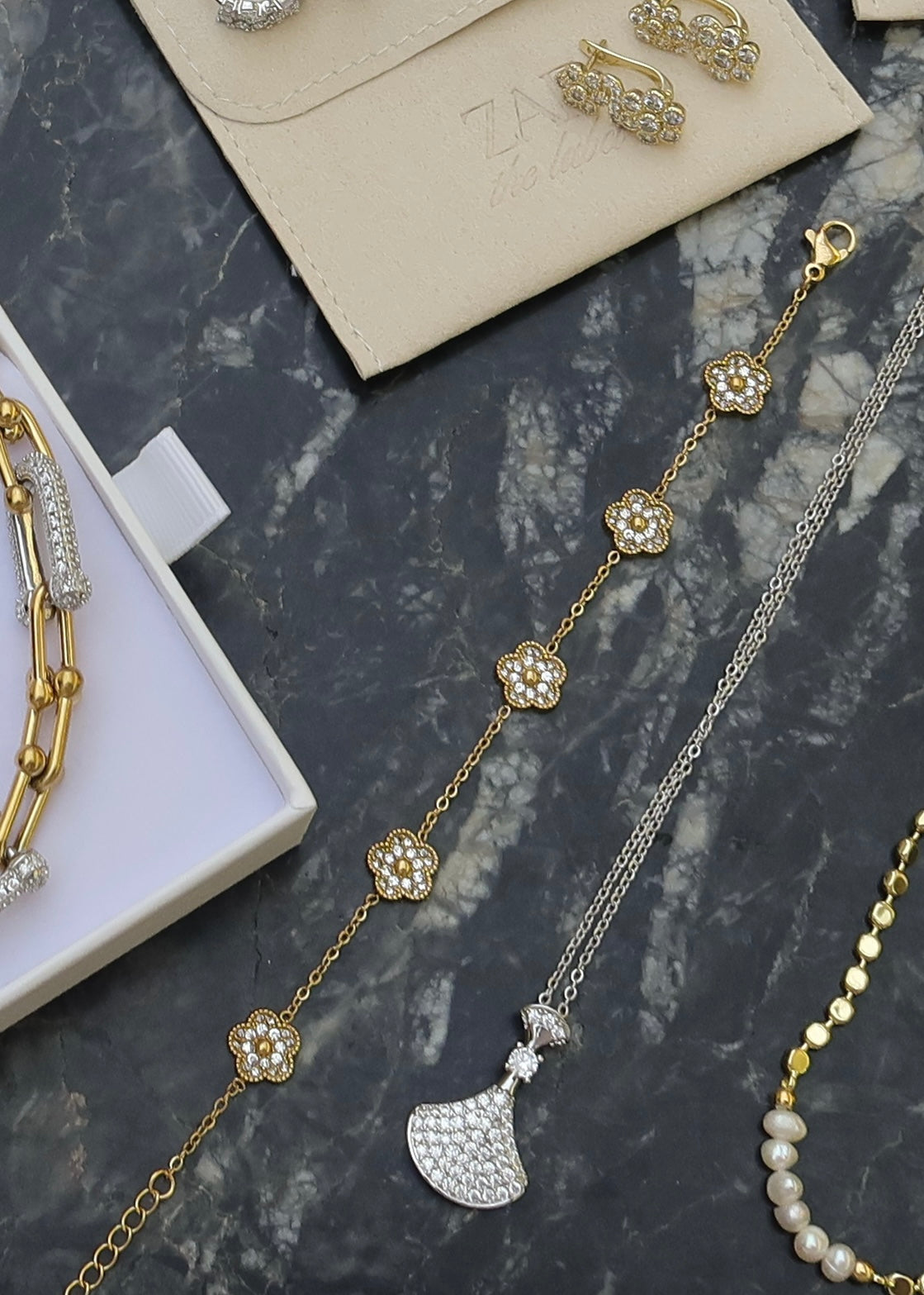 Elvana Bracelet Gold